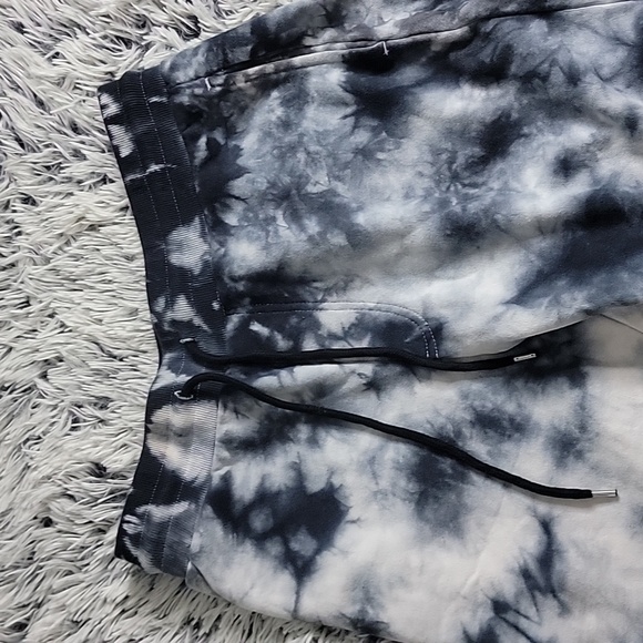 Tye dye Short 🤍 - Picture 5 of 9